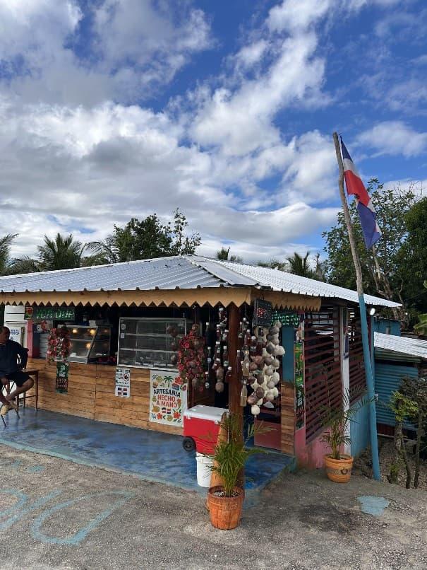 Tienda de souvenirs local dominicana